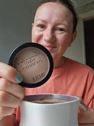 This Elle Make up set is £8 at B&M.... ELLE 83 E MAKE IT MAKEITUP UP Chbb,  Chig Kerry ELLE ELLE ELLEMAKEITUPSE MAKE SET 4210 070400 I 2A4+ BI H 8