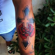 While in ancient times, the circle was a reference to the sun god, in modern christianity, the circle represents god's eternal love. 85 Celtic Cross Tattoo Designs Meanings Characteristic Symbol 2019