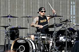 Still married to his wife shanna moakler? Report Blink 182 S Travis Barker Readmitted To Hospital