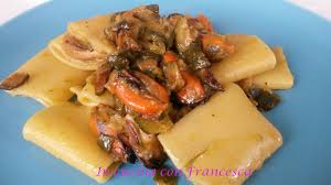 Le zucchine e le cozze, dando vista ad un fantastico primo piatto che profuma di estate e di mare: Pasta Con Zucchine E Cozze In Cucina Con Francesca