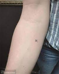 Tiny Yet Gorgeous Meaningful Tattoo Designs You Must Try Tiny Tattoo Gorgeous Tattoo Meaningful Tattoo Small Tiny Tattoos For Girls Tattoos Subtle Tattoos