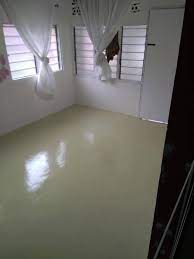Di dalam garaj, bengkel atau ruang bawah tanah, skop yang dibiarkan dalam simen mentah, sekali kering, mempunyai kelemahan utama. Kalau Tikar Getah Selalu Koyak Kita Cat Lantai Dengan Epoxy Kemas Jimat Vanilla Kismis