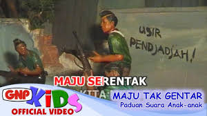 Lagu ini juga menggambarkan keberanian rakyat dengan perlengkapan yang seadanya melawan belanda yang bersenjatakan lengkap dan modern, tapi dengan jiwa semangat lagu ini mampu membangkitkan pejuang digaris depan. Maju Tak Gentar Surya Children Choir Youtube