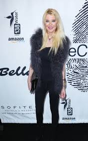 Galerie michael is a unique fine art gallery located on the famous rodeo drive in beverly hills. Tara Reid Cool Heart Gallery Launch In La Celebmafia