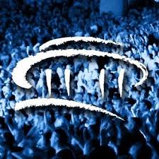 There are 7,000 seats and the grass area can hold about 10,500 people. Pnc Bank Arts Center Pncartscenter Twitter