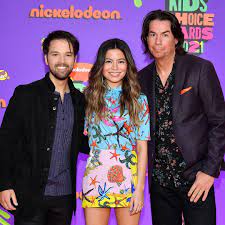 Follow me at www.twitter.com/mirandacosgrove follow me at www.instagram.com/mirandacosgrove. Miranda Cosgrove Icarly Guest Still Lipstick E Online Eminetra Canada