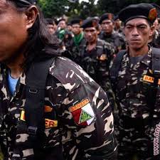 Nasibmu @jne_id postingan jne sorogenen ini sudah menfitnah banser nu. Anggota Banser Nu Meninggal Karena Kelelahan Waspada Jangan Terkecoh Hoax Kabar24 Bisnis Com