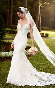 Linear details start on the bodice and run through the skirt creating movement and curves. Stella York New Collection Wedding Dresses For Spring 2016 Elegantweddinginvites Com Blog