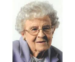 Elva Marshall's Instagram, Twitter & Facebook