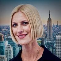 Deanna Parsons's Instagram, Twitter & Facebook