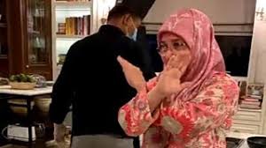 Stew daging lembu beef stew tersedap sedunia buat deria rasa bergetar gembira. Raja Permaisuri Agong Demo Masakan Ikan Bilis Stew Daging Tunku Azizah Youtube