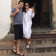 A esposa do apresentador do sbt celso portiolli, suzana marchi, viu uma mensagem íntima que bom vamo tirar uma selfie aqui, sorria. Celso Portiolli E Regina Case Se Encontram E Posam Juntos Okariri