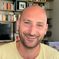 I went to see Yohay Sponder last night in Amstelveen. He's an Israeli  comedian who's become more popular since Oct. 7. An Israeli comedian,  joking about antisemitism, in the middle of all