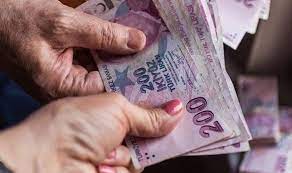 Bakanın yaptığı bu açıklama sonrası, emeklilerin hangi gün ikramiyesini alacağı da belli oldu. Emeklilerin Bayram Ikramiyesi Ne Zaman Yatacak Tarih Belli Oldu