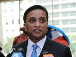 Menteri belia dan sukan, datuk seri reezal merican naina merican mengucapkan tahniah kepada pemain perseorangan badminton lelaki negara, lee zii jia di atas pencapaiannya mara ke separuh akhir seluruh england. Sop Di Klia Terperinci Selamat Untuk Atlet Reezal Merican