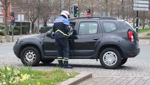 Un policier dans le coma, grièvement blessé par un jet de bouteille dans la loire. Nr Indre Et Loire Faits Divers