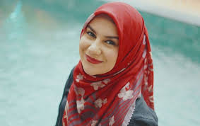 Maybe you would like to learn more about one of these? Irish Bella Makin Semringah Dibalut Hijab Pashmina Singgung Soal Kebahagiaan