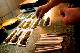 3 фразы в 3 тематиках. Patra Kanoyn 8raysh H Kannabh Kai H Kokainh Stis Ta3eis Twn Newn Patras Events