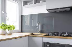 Que votre plan de travail soit en stratifié, en compact, en granit, en quartz ou encore en céramique, vos crédences peuvent être réalisés sur mesure dans tous nos magasins référencés creathome24. Credence En Verre Trempe Sur Mesure Coloris Gris Commande En Ligne Cote Verre