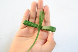 Christians celebrate palm sunday a week before easter and palm fronds are an important part of this celebration. How To Make A Palm Frond Cross 14 Steps With Pictures Wikihow