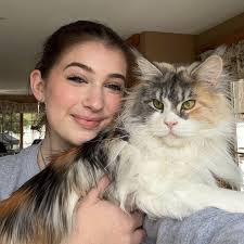 Isabella Obrien's Instagram, Twitter & Facebook