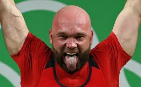 Fotos: dor, caretas e quedas marcam levantamento de peso na Rio 2016