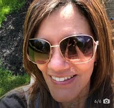 They say everyone has a twin out there somewhere. A friend sent me this and  I thought it was me. Nope. #notme #doppleganger So Weird. #longlosttwin?