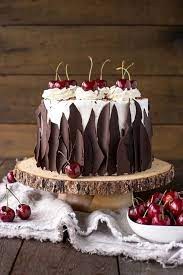 Le plus simple est d'investir dans un set cupcake mickey ou minnie qui comprend déjà des caissettes et des piques décoratives. 1001 Idees Pour Realiser Une Decoration Gateau D Anniversaire Au Top Decoration Gateau Chocolat Gateau Anniversaire Chocolat Gateau Chocolat