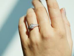 This metal is by far beautiful and precious, but we can't deny the fact that it's not hypoallergenic. Platinum Vs White Gold What S The Difference
