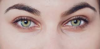Comment enlever les cernes et poches sous les yeux ? Poches Sous Les Yeux Cernes Creux Ou Pigmentes Quels Traitements Docteur Djian