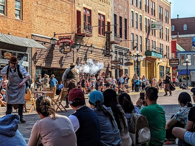 1 Week In Deadwood, SD - Here's What We Did - No Home Just Roam