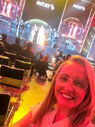 Síííííí! ¡Lo logramooooooooos! Ganamos el premio Tiktok Awards en la  categoría Aprende En TikTok. Quiero compartirles que la última foto es la  más emotiva porque aunque ya era casi la 1 de