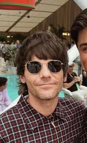 Louis Tomlinson beim Super Bowl?! : r/larrystylinson