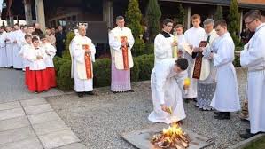 Po wielkim piątku, podczas którego wierni uczestniczą w drodze krzyżowej i liturgii męki pańskiej, nastaje wielka sobota. Jak Wyglada Wielka Sobota W Kosciele Co Sie Dzieje W Tym Dniu Pikio