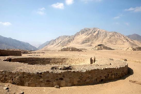 Chinese archaeologists are set to start their first joint archaeological  project in South America after Chinese and Peruvian institutions signed an  agreement on Friday to conduct research on the ancient Caral civilization