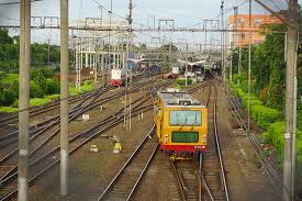 Bengkel kereta yang buka hari ahad di mentari subang. Hunting Foto Kereta Kala Senja Di Stasiun Jatinegara Kankkunk Blognya Nbsusanto