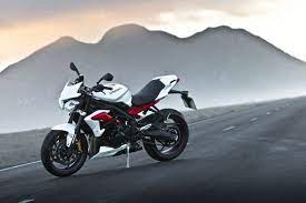 Triumph Street Triple R Definitely Prefer The White Out Of The Available Models To Choose From Triumph Street Triple Motorrad