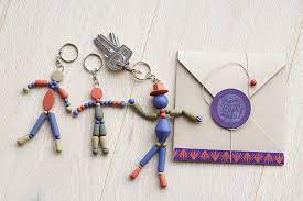 56% des français affirment que les fêtes des mères et des pères ont perdu de l'importance depuis quelques années (contre 52% en 2020). Tuto Porte Cle A Bonhomme Au Chapeau Les Portes Cles Lucy Fetes Des Peres La Fourmi Creative