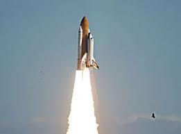 Contrairement à une fusée, une navette est conçue pour revenir sur terre. Tragedie De Columbia Un An Apres