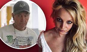 Britney spears' lawyer says she fears her father and will not resume her career while he has power over it. Britney Spears Is In No Rush To Make Music Again Amid Drama With Her Dad Jamie Whom She Resents Daily Mail Online