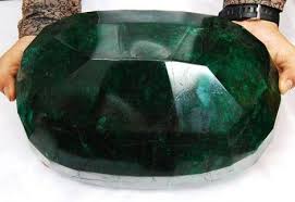 A 57 000 Carat Emerald Which Is Said To Be The World S Largest Will Be Sold On January 28 At Wes Rocks And Gems Crystals And Gemstones Minerals And Gemstones