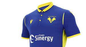 Cronaca delle partite, calciomercato e notizie sulla squadra. Verona Presentate Le Maglie 2020 2021 Foto E Dettagli Triveneto Goal