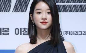 She is an actress, known for yangjamoolrihak (2019), saikojiman gwaenchanha (2020) and amjeon (2019). 9ipcaiegylt81m