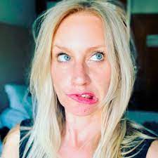 To tell if your hair is damaged, pull. Why Does My Hair Feel Like Straw After Coloring How Can I Fix It