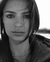 Emrata Emily Ratajkowski Visage Instagram