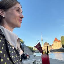 Die letzten Tage in Berlin waren ein bunter Mix aus inspirierenden  Begegnungen, tiefgründigen Gesprächen und der lebendigen Welt der Mode und  das auch noch bei strahlendem Sonnenschein. ☀️ Genauso bunt wie die