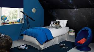 Seperti memilih dekorasi bulan, bintang, planet dan benda luar angkasa lainnya. Ide Desain Kamar Tidur Untuk Anak Laki Laki