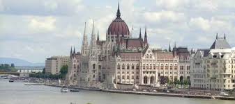 Budapest parliament represents one of the city's many architectural masterpieces. Parlamentsgebaude Stadtereise Budapest