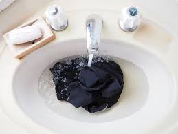 how to wash your clothes in the sink