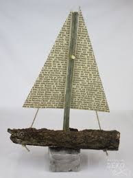 Ein Deko Schiff Mit Segeln Aus Alten Buchseiten Naturlich Deko Alte Buchseiten Buchseiten Deko